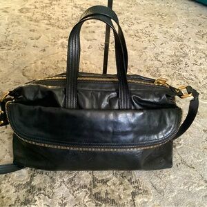 Ladies FENDI leather bag 🌹🌹🌹